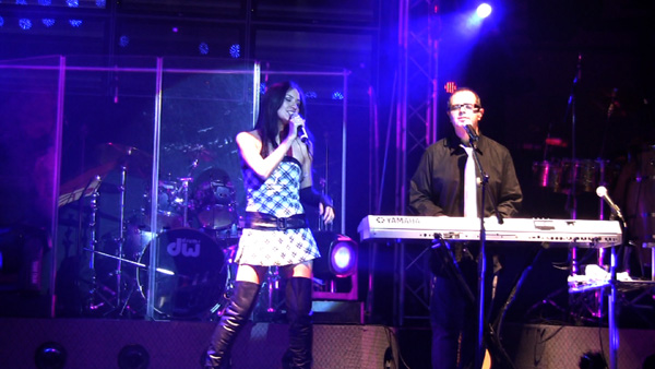 Shery cantando con Aleks Syntek - 05