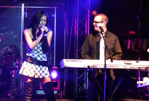 Shery cantando con Aleks Syntek - 19