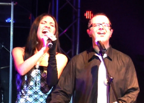 Shery cantando con Aleks Syntek - 28