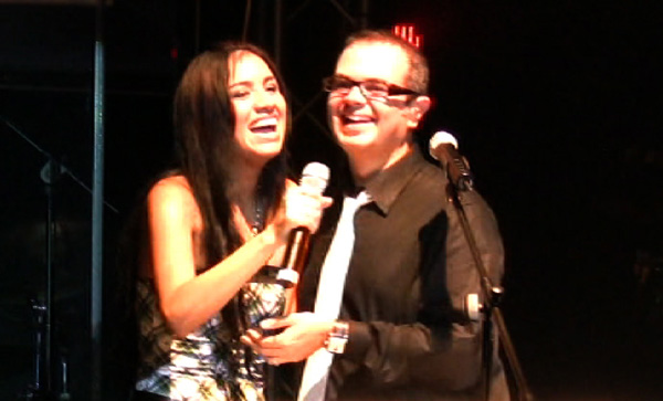 Shery cantando con Aleks Syntek - 49